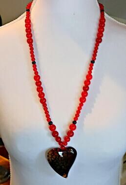 Dragon Veins Agate Heart Pendant w/Red Jade beaded Necklace